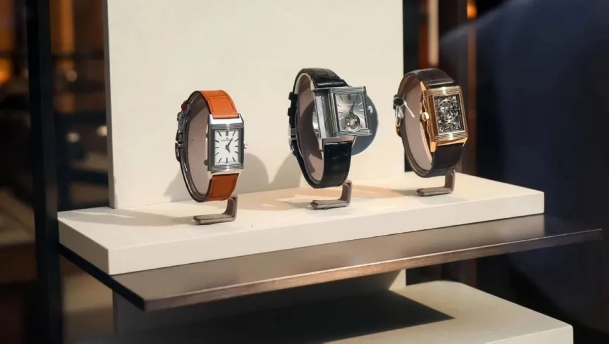 حرب إيران تبطئ عقارب مبيعات الساعات السويسرية