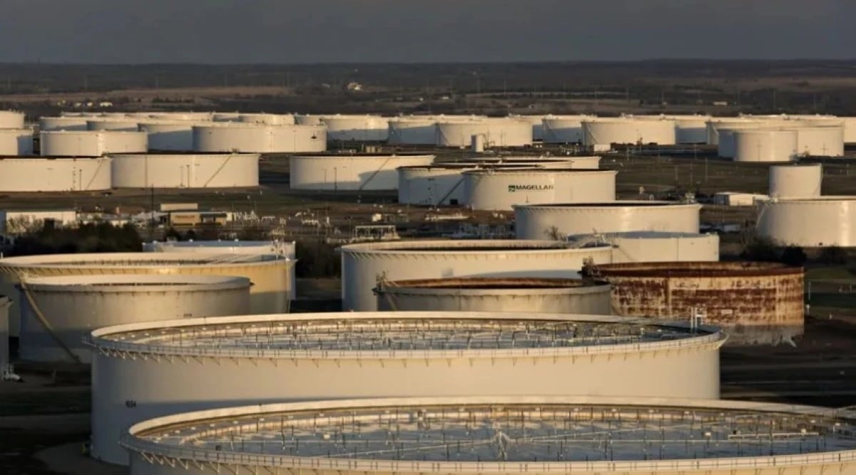 النفط يحافظ على مكاسبه بسبب حصار هرمز رغم تمديد الهدنة