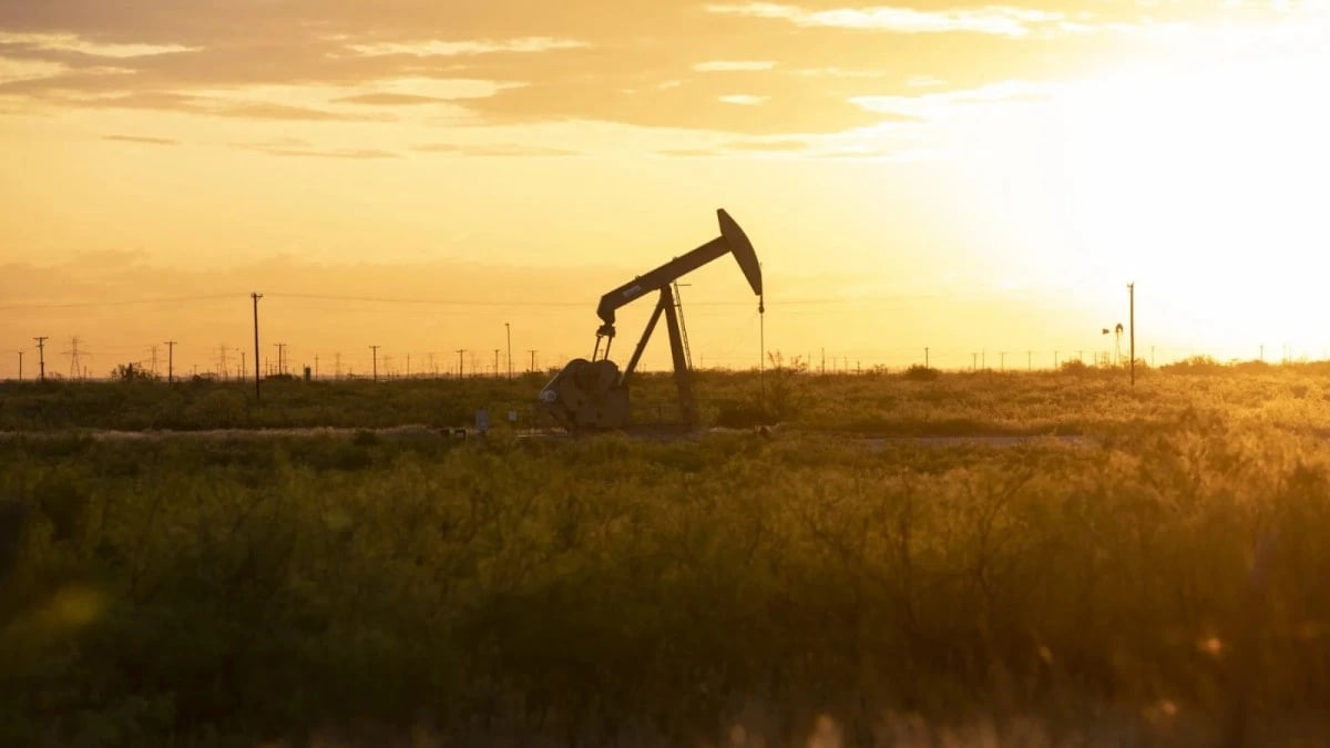 النفط يقفز 2% مع تعثر محادثات السلام بين أمريكا وإيران