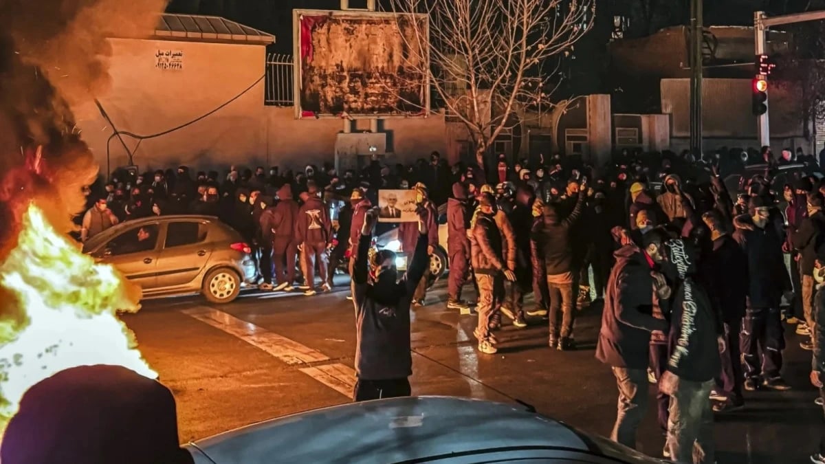 اقتصاد إيران يئن تحت قيود الإنترنت .. وشركات مهددة بالإغلاق