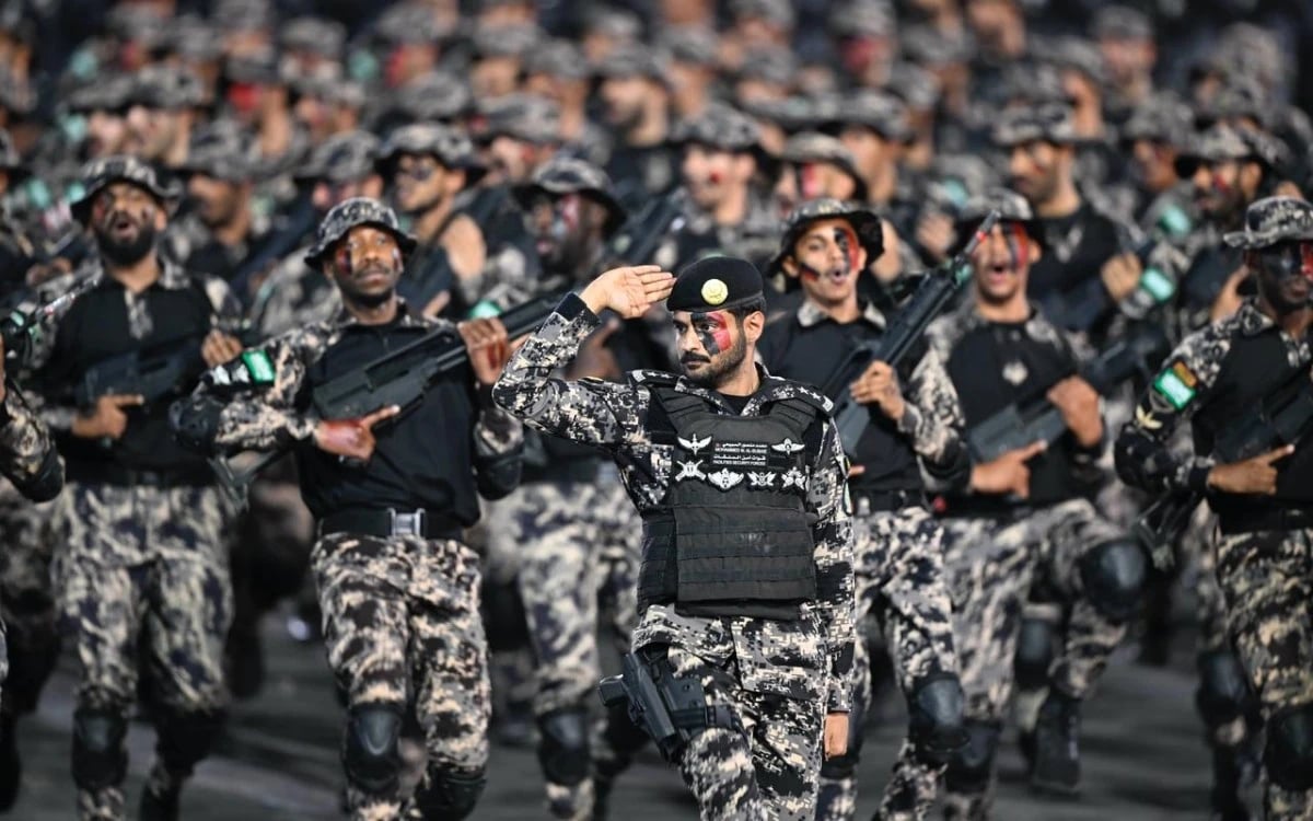 وزير الداخلية السعودي يقف على جاهزية قوات أمن الحج