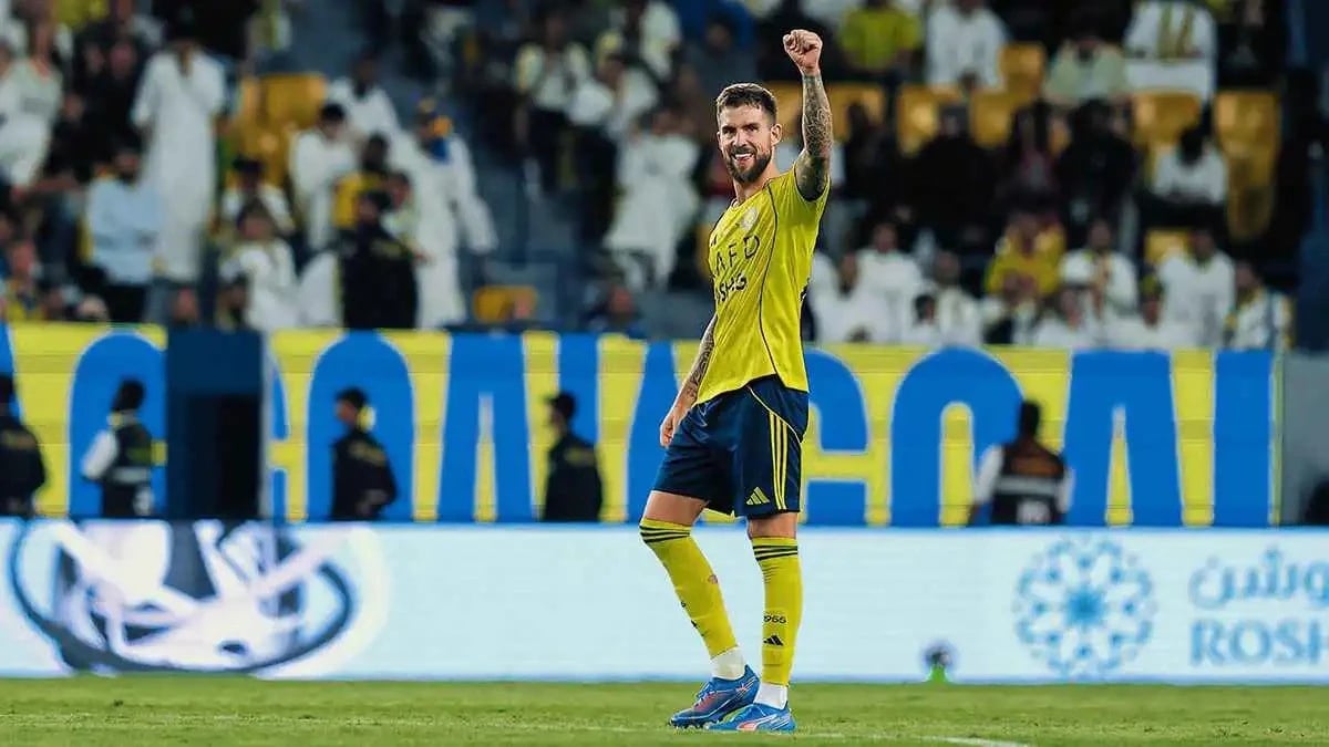مارتينيز يمدد عقده مع النصر موسماً إضافياً مقابل 10 ملايين يورو