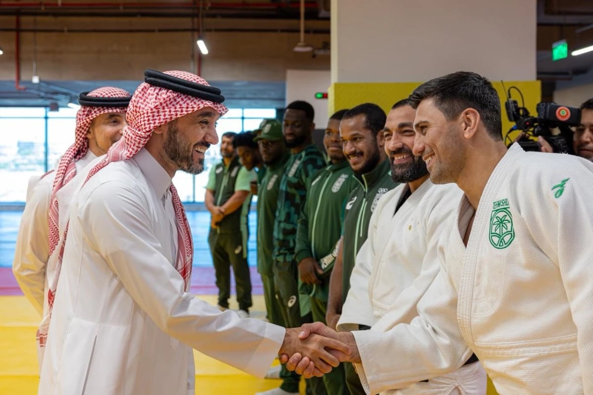 وزير الرياضة يدشّن مركز النخبة للرياضات القتالية في جدة