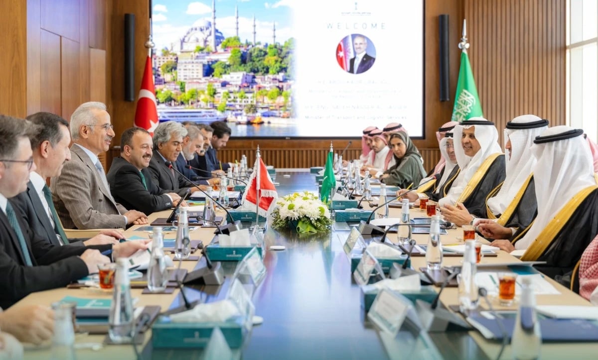 السعودية وتركيا توقعان مذكرة تفاهم للربط بالسكك الحديدية