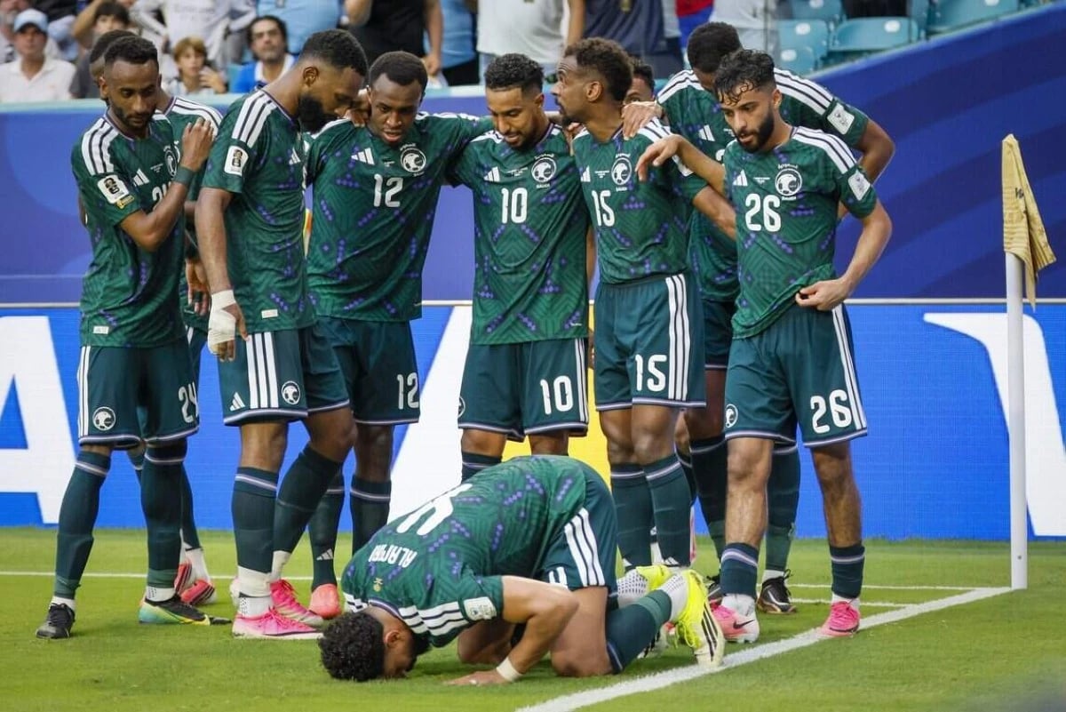 حرب "الحذاء الوردي" تشعل كأس العالم 2026 تسويقيا