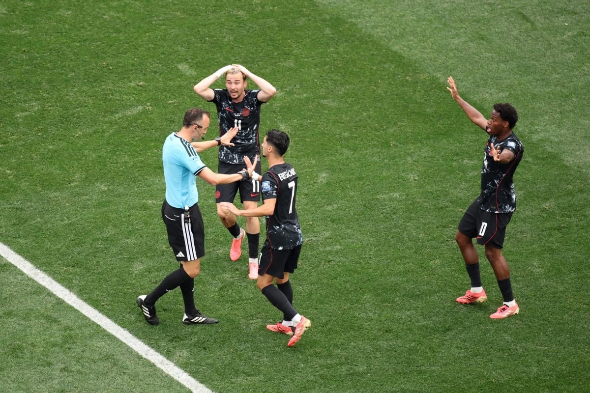 التحكيم المتساهل يرفع إيقاع كأس العالم.. واللياقة البدنية تحدد مصير النجوم