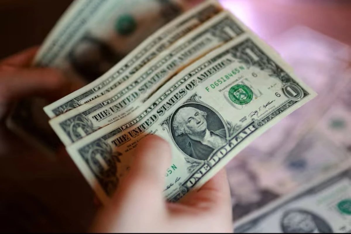 الدولار عند ذروته في أسبوع بفعل الهجمات الأمريكية على إيران
