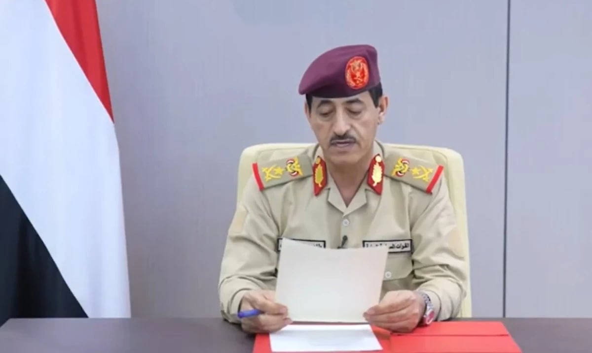 القوات اليمنية تستهدف مدرج مطار صنعاء لمنع هبوط طائرة إيرانية