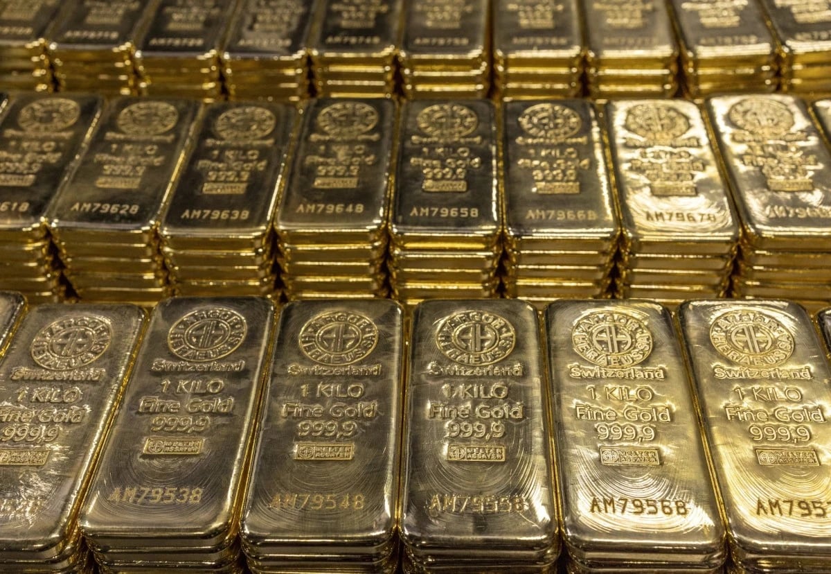 الذهب يقترب من أعلى مستوى في 7 أسابيع وسط آمال إعادة فتح هرمز