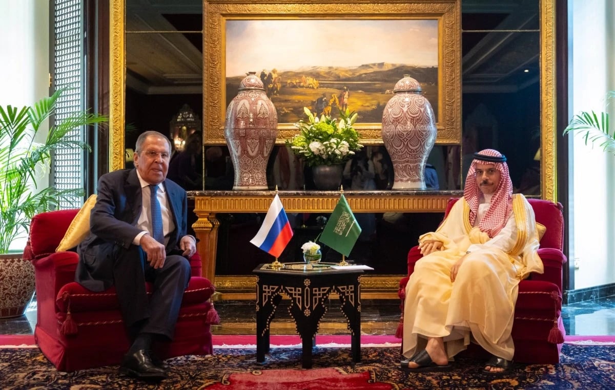 السعودية وروسيا تبحثان التصعيد في اليمن وتهديدات الملاحة