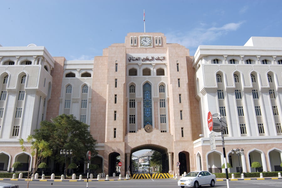 "المركزي العماني" يرفع سعر الفائدة إلى 5.25 %