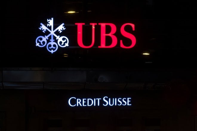 البرلمان السويسري يعتزم إجراء تحقيق بشأن صفقة استحواذ "يو بي إس" على "كريدي سويس"