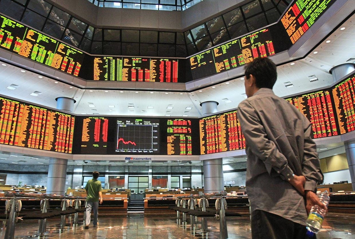 ماليزيا تخفض رسوم التداول في البورصة وتسهل إجراءات الطروحات الأولية