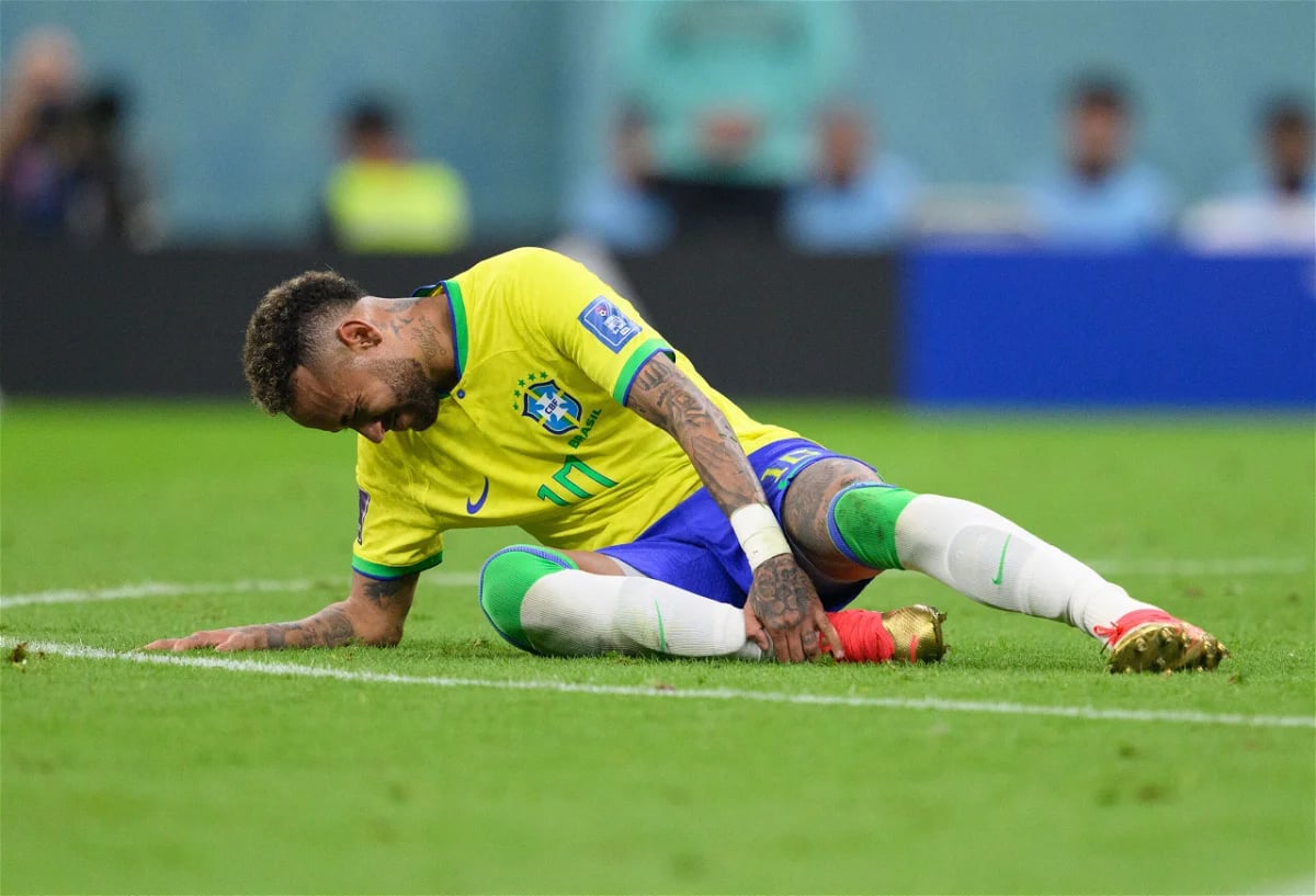 طبيب البرازيل: نيمار يستجيب للعلاج جيدا ولا توقعات لموعد عودته 