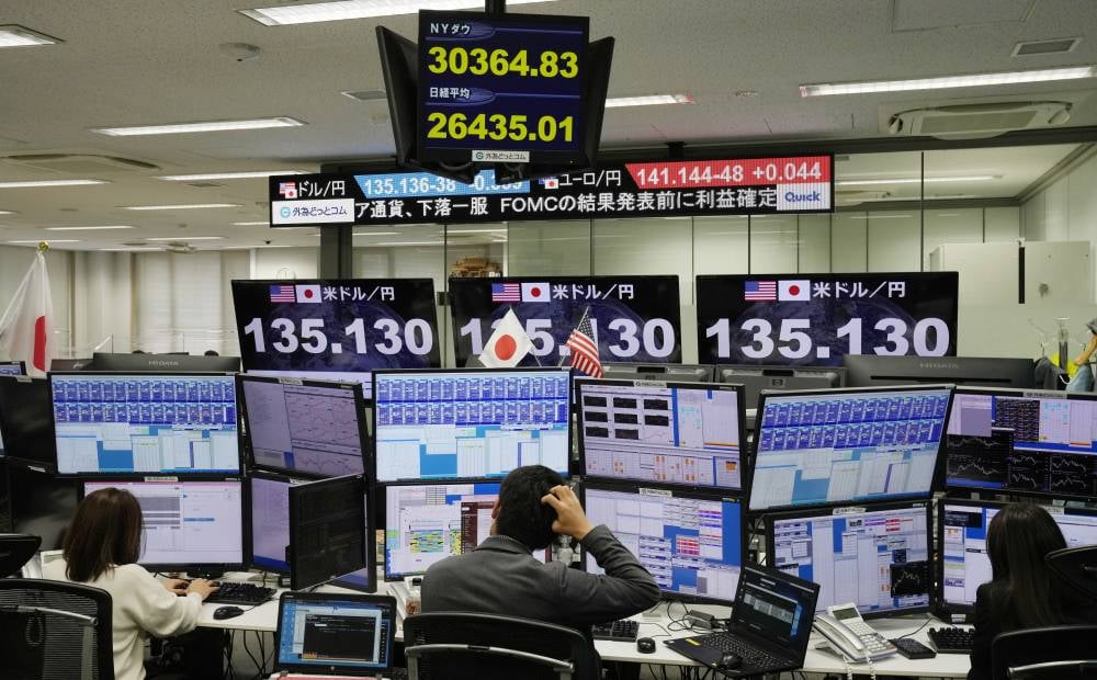 مؤشر نيكاي الياباني يتراجع 0.04 % بعد ارتفاع الين