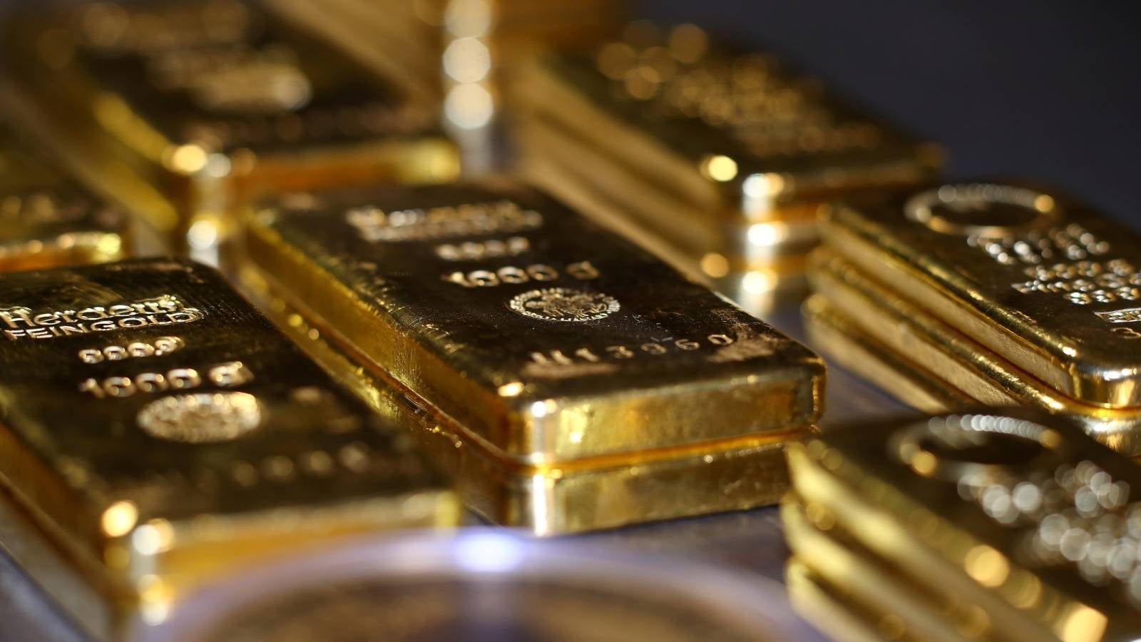 انخفاض طفيف في أسعار الذهب مع تراجع الطلب على الملاذات الآمنة