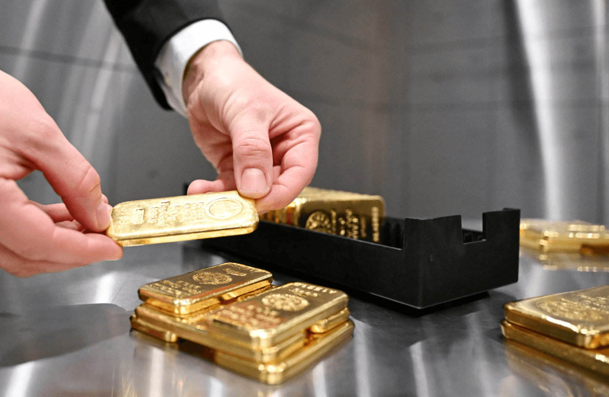 صادرات الذهب السويسرية إلى أمريكا تهبط 99% بسبب الرسوم