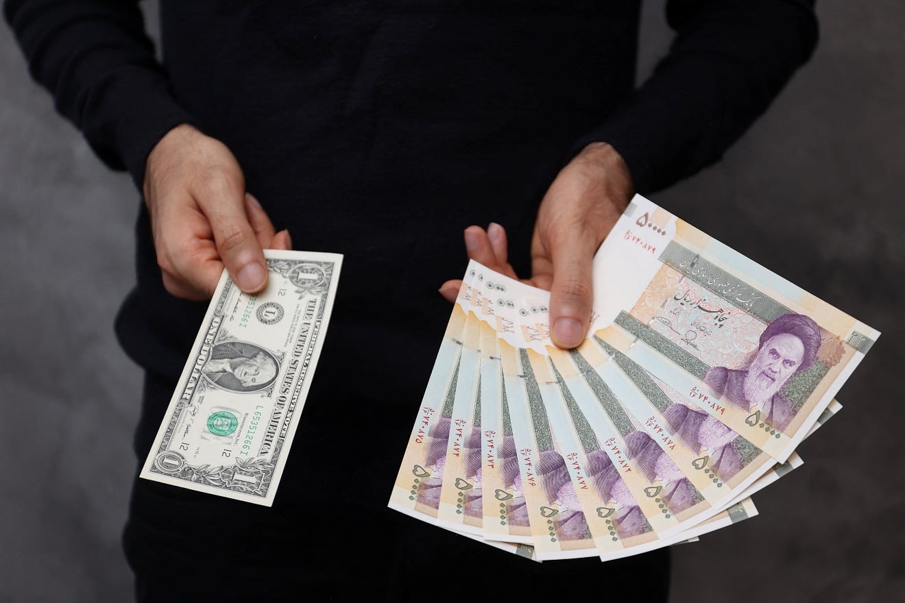 هل يخيم شبح العقوبات على الاقتصاد الإيراني مجددا؟