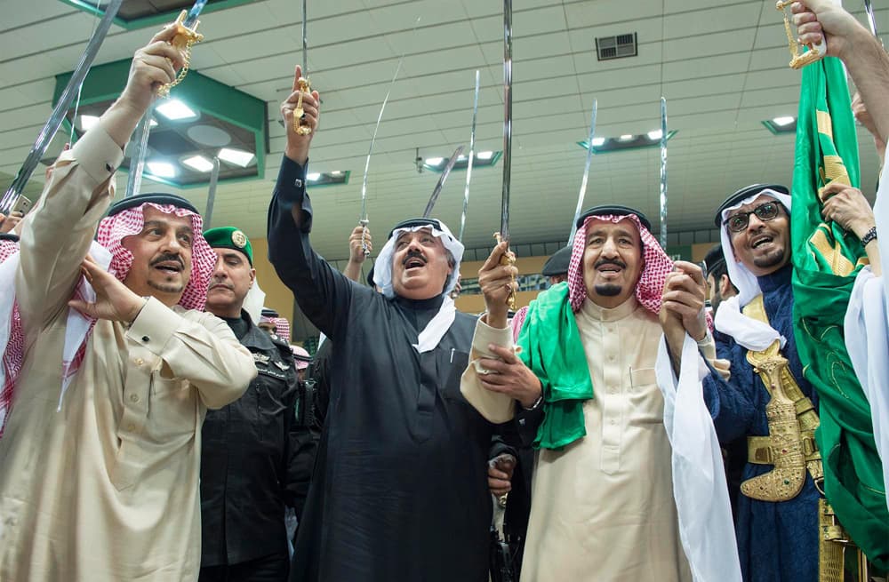 الملك يرعى حفل العرضة السعودية في مهرجان الجنادرية