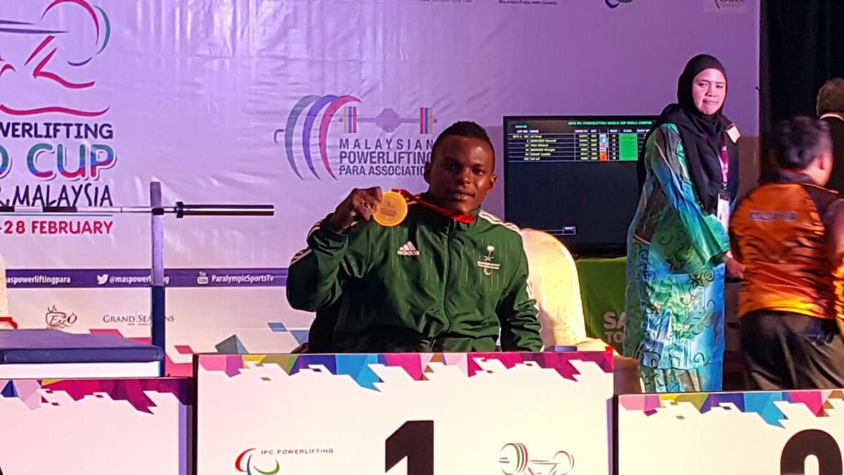 الرباع أصيل هوساوي يتوج بذهبية رفع الأثقال في بطولة العالم لذوي الإعاقة في ماليزيا