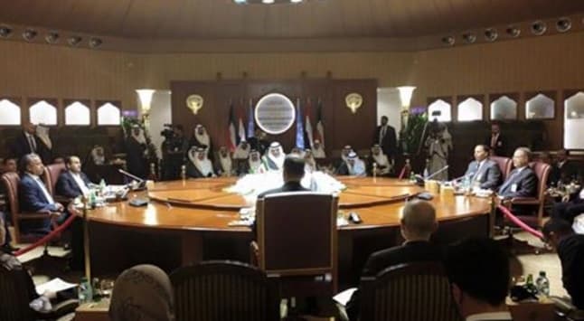 الحكومة اليمنية الشرعية تعرب عن أملها في استمرار المشاورات مع الانقلابيين