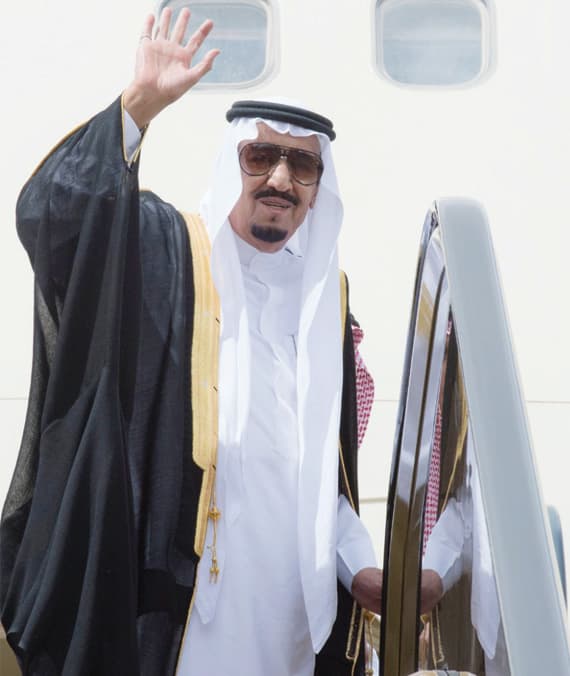 خادم الحرمين يصل إلى جدة قادما من الرياض