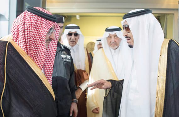 خادم الحرمين يصل إلى جدة قادما من الرياض