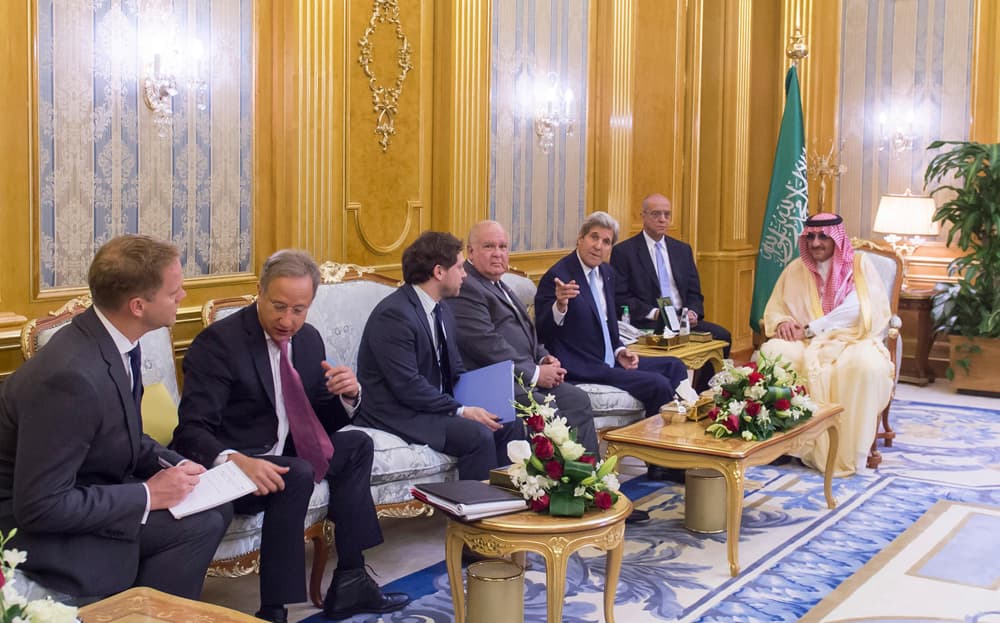 ولي العهد يعقد اجتماعاً مع وزير الخارجية الأمريكي