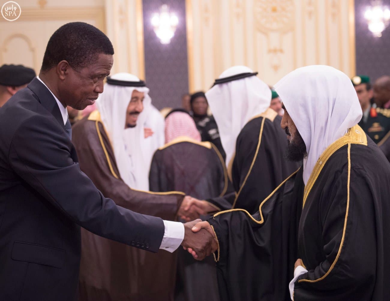 الملك يبحث مع رئيس زامبيا الأحداث الإقليمية والدولية