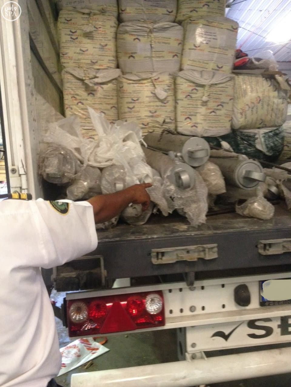 جمرك ميناء ضباء يحبط محاولة لـتهريب أكثر من مليون حبة مخدرة