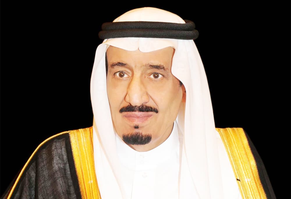 خادم الحرمين الشريفين يعزي هاتفيًا الرئيس المصري في ضحايا الطائرة