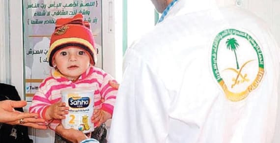 العيادات السعودية تقدم الحليب الصحي لـ 94 طفلا في «الزعتري»