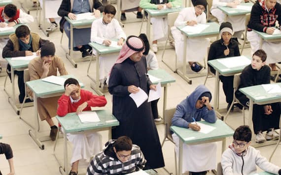 "التعليم" : لا إعفاء لقادة المدارس الذين يصرفون المعلمين قبل الإجازة