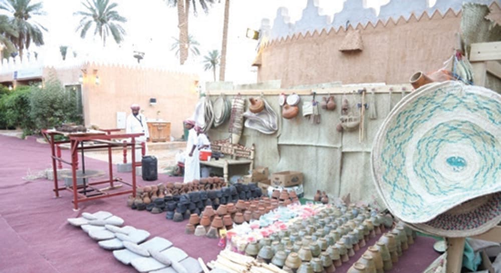 الحارة الجازانية تجذب زوار «ملتقى الحرفيين» في عنيزة