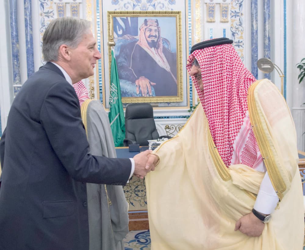 خادم الحرمين يستعرض تطورات أحداث المنطقة مع وزير الخارجية البريطاني
