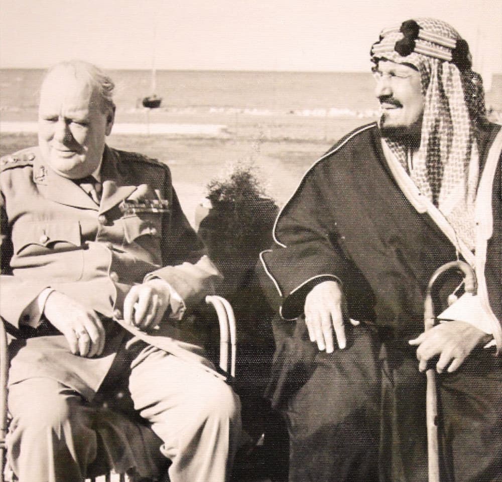 100 صورة في كتاب تحكي علاقة قرن
بين السعودية وبريطانيا