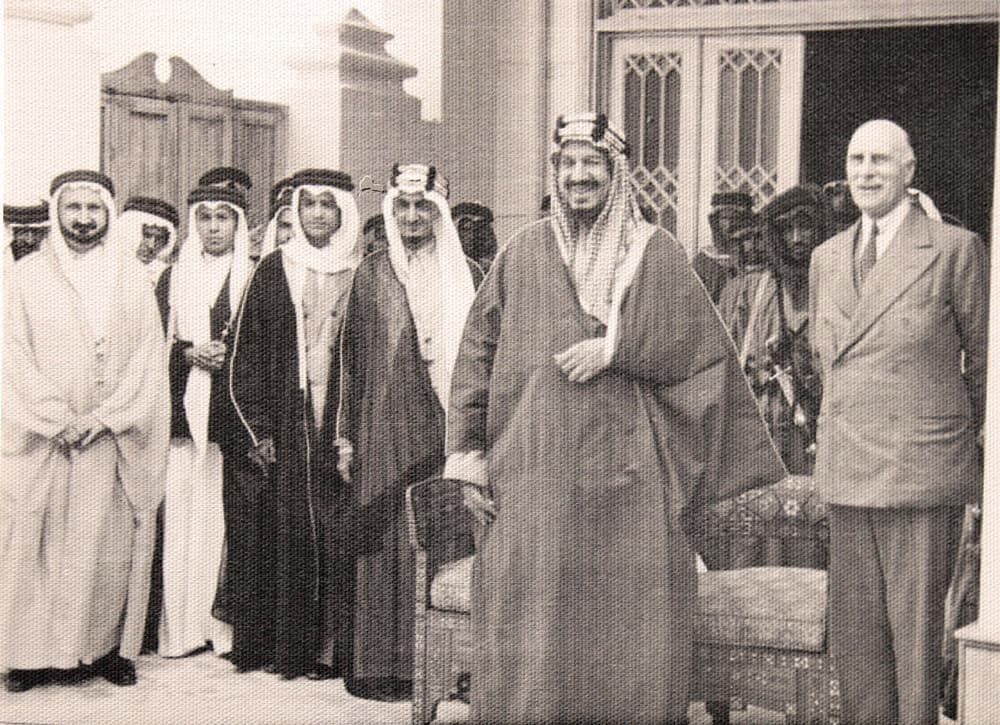 100 صورة في كتاب تحكي علاقة قرن
بين السعودية وبريطانيا