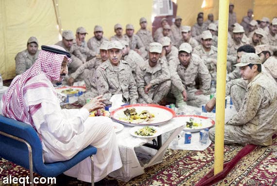 منح وسامي الملك فهد والملك فيصل لـ 260 ضابطا في الجيش