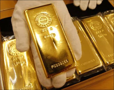 انخفاض الذهب مع تراجع النفط والمعادن وارتفاع الدولار