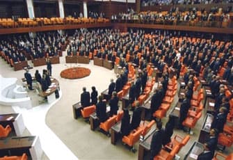 البرلمان التركي يتبنى موازنة متقشفة لمواجهة الازمة