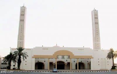جامع دار العلوم في حي الفلاح في الرياض.. روعة في بنائه وضخامة في مساحته