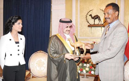 الأمير الوليد بن طلال يتقلد الوسام 43 من رئيس أرتيريا
