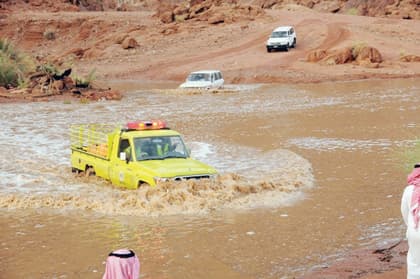 حائل تحت الماء .. "الأمطار" تستنفر الدفاع المدني