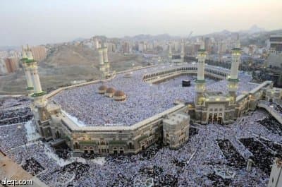 إمام الحرم: المفهوم المستورد لـ «الوطنية» فاسد حين يقسم الناس أحزابا وطوائف متناحرة