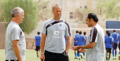art والهلال .. يومان ويعلنان الثوب الجديد