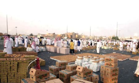 سوق عتيقة.. حركة بيع صباحية لم تقطعها أجواء الصيام