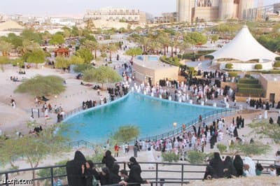 حديقة المناخ .. بازار شعبي وخيمة علوم رجال ومسيرة للجمال تروي قصة المملكة