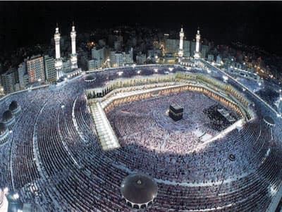 الشيخ العجلان: حجز الأماكن والصلاة
على القبور غير جائز.. وهذا حكم الجاهل