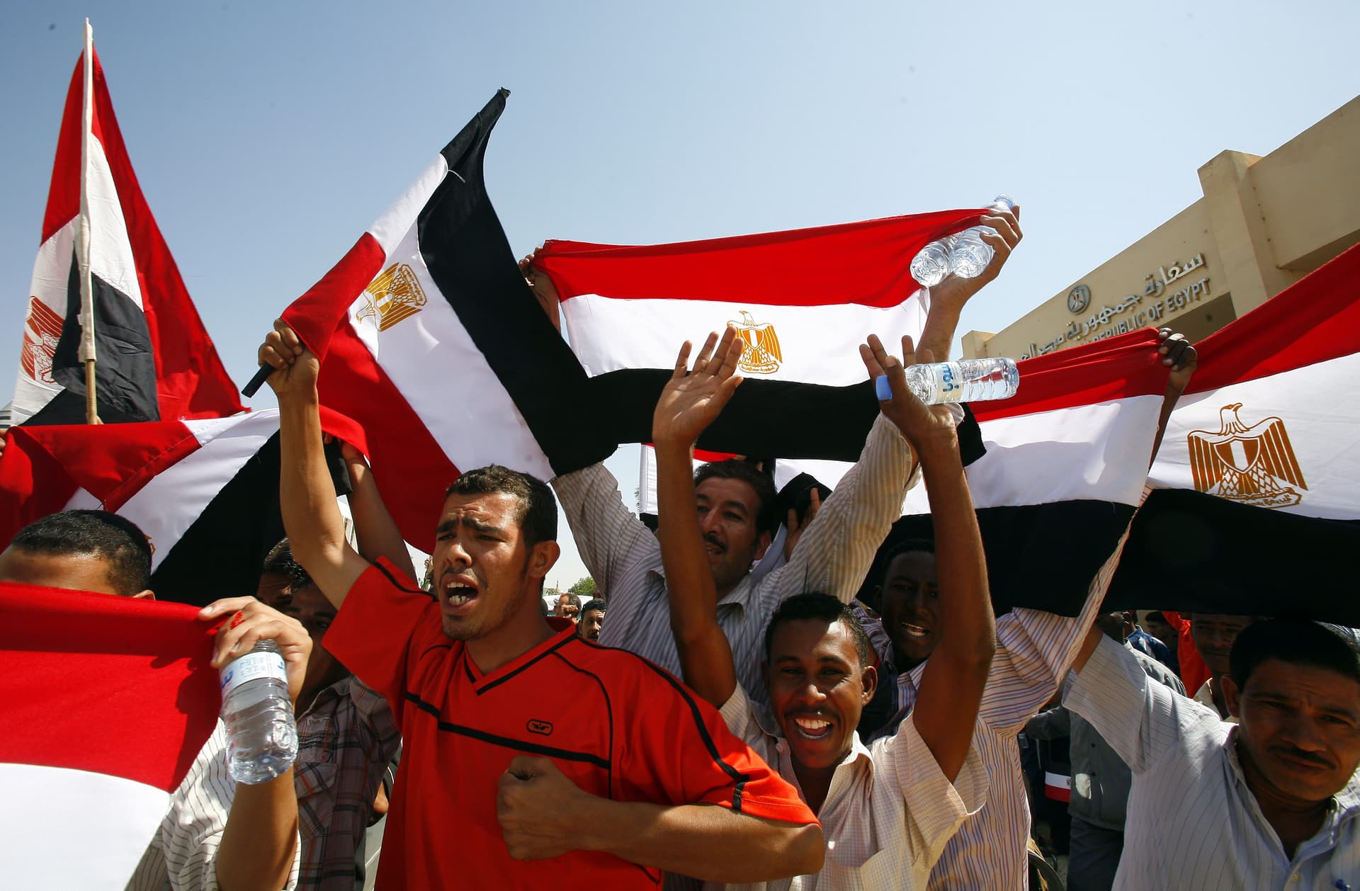 مباراة مصر والجزائر في الخرطوم.. شحاتة: مصر تلعب ولا تحارب