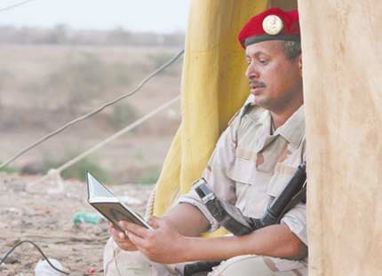 القوات السعودية تعزز وحداتها بـ «بيرانا وبرادلي»